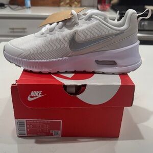 Nike Air Max NUAXIS SE White Womens Sneakers